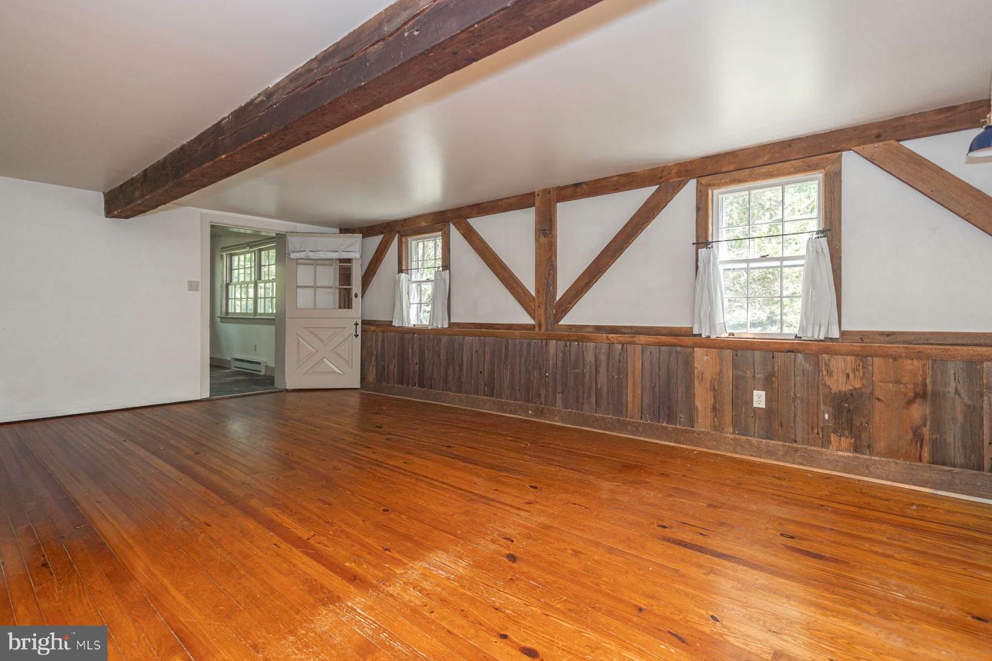 6065 Sawmill Rd Property Photo 6