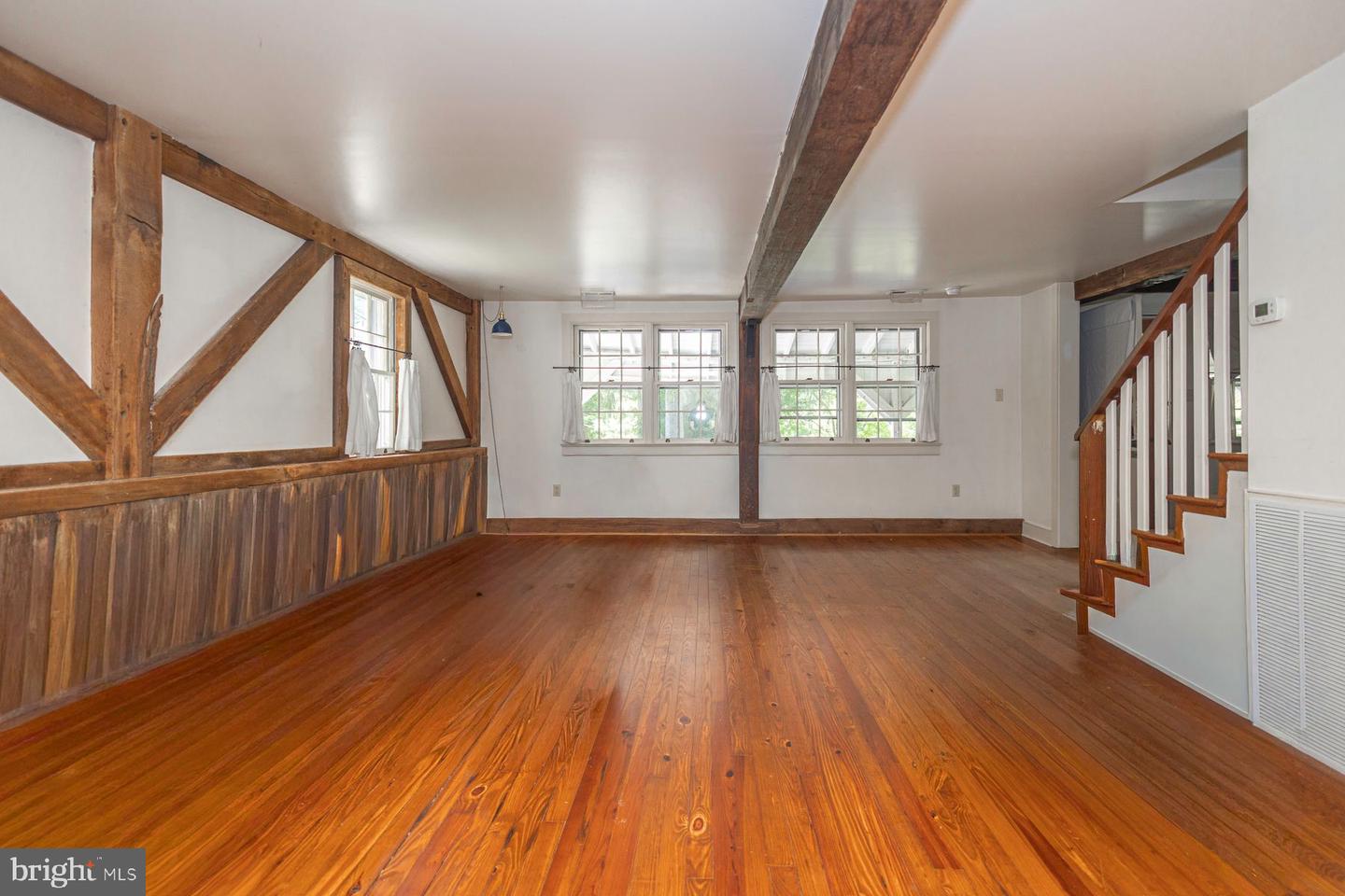 6065 Sawmill Rd Property Photo 7