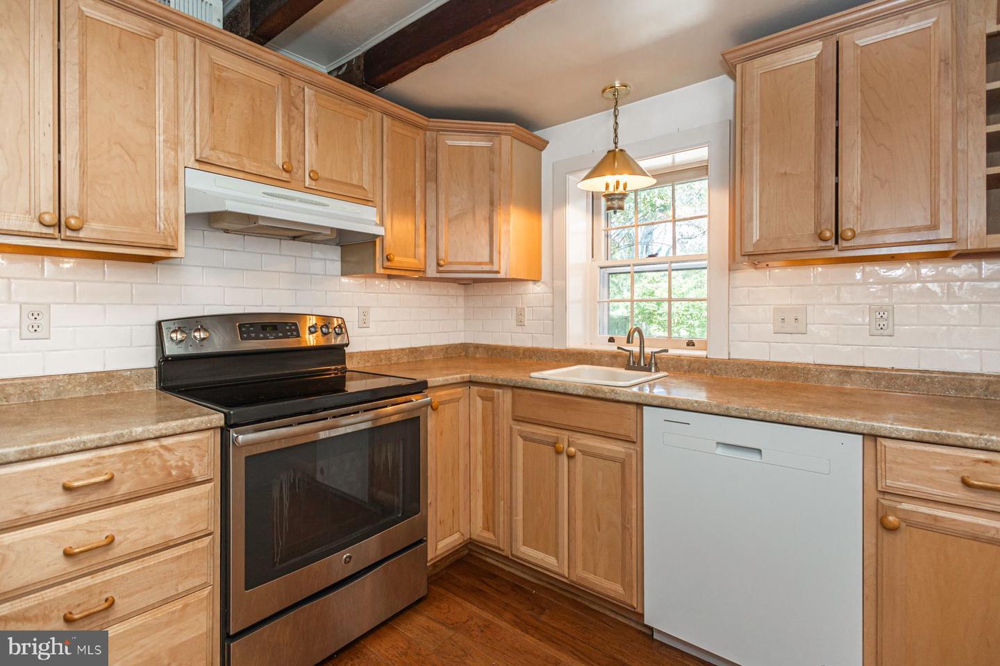 6065 Sawmill Rd Property Photo 10