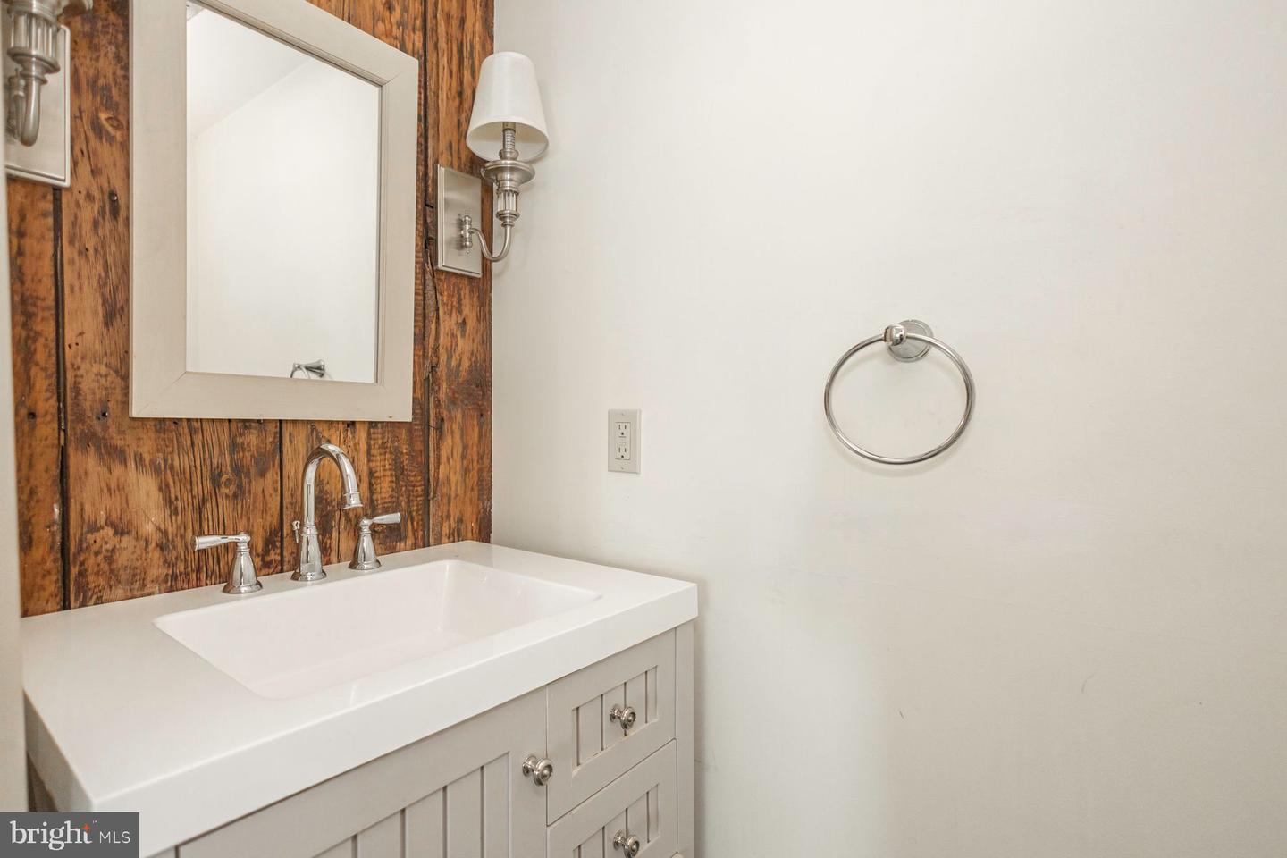 6065 Sawmill Rd Property Photo 11