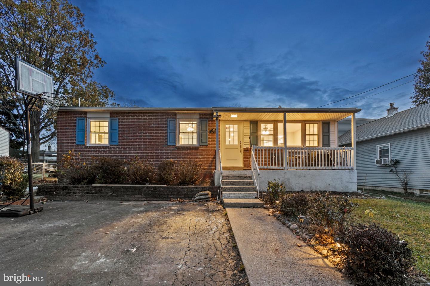 4666 Oak Ave Property Photo 1