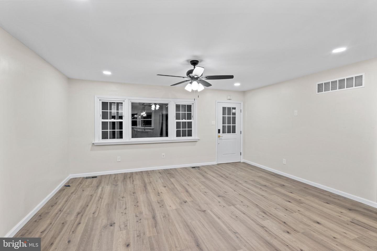 4666 Oak Ave Property Photo 8