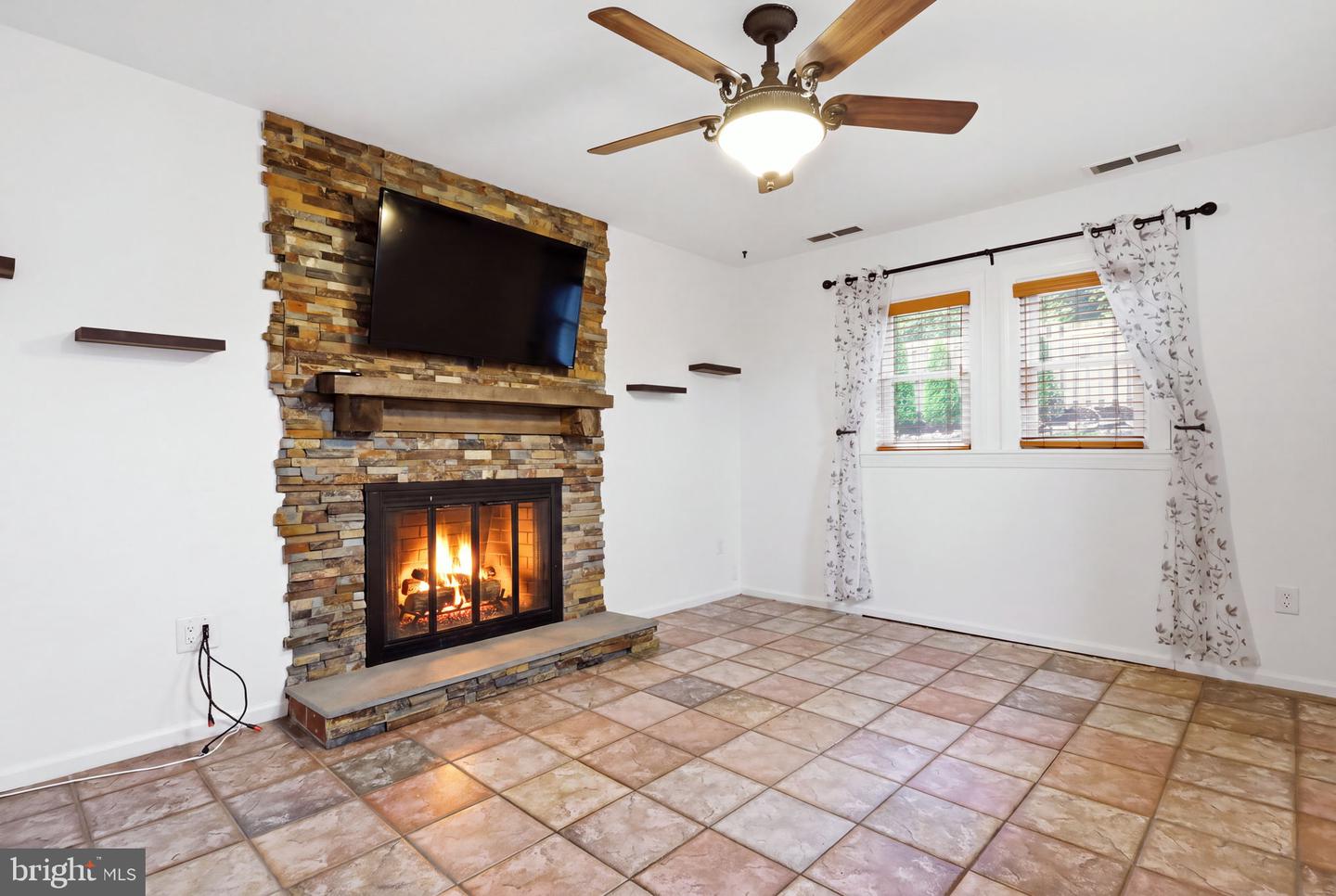 512 Amherst Cir Property Photo 15
