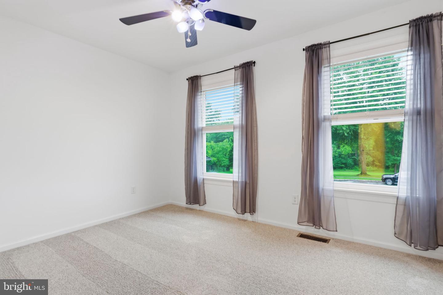 512 Amherst Cir Property Photo 36
