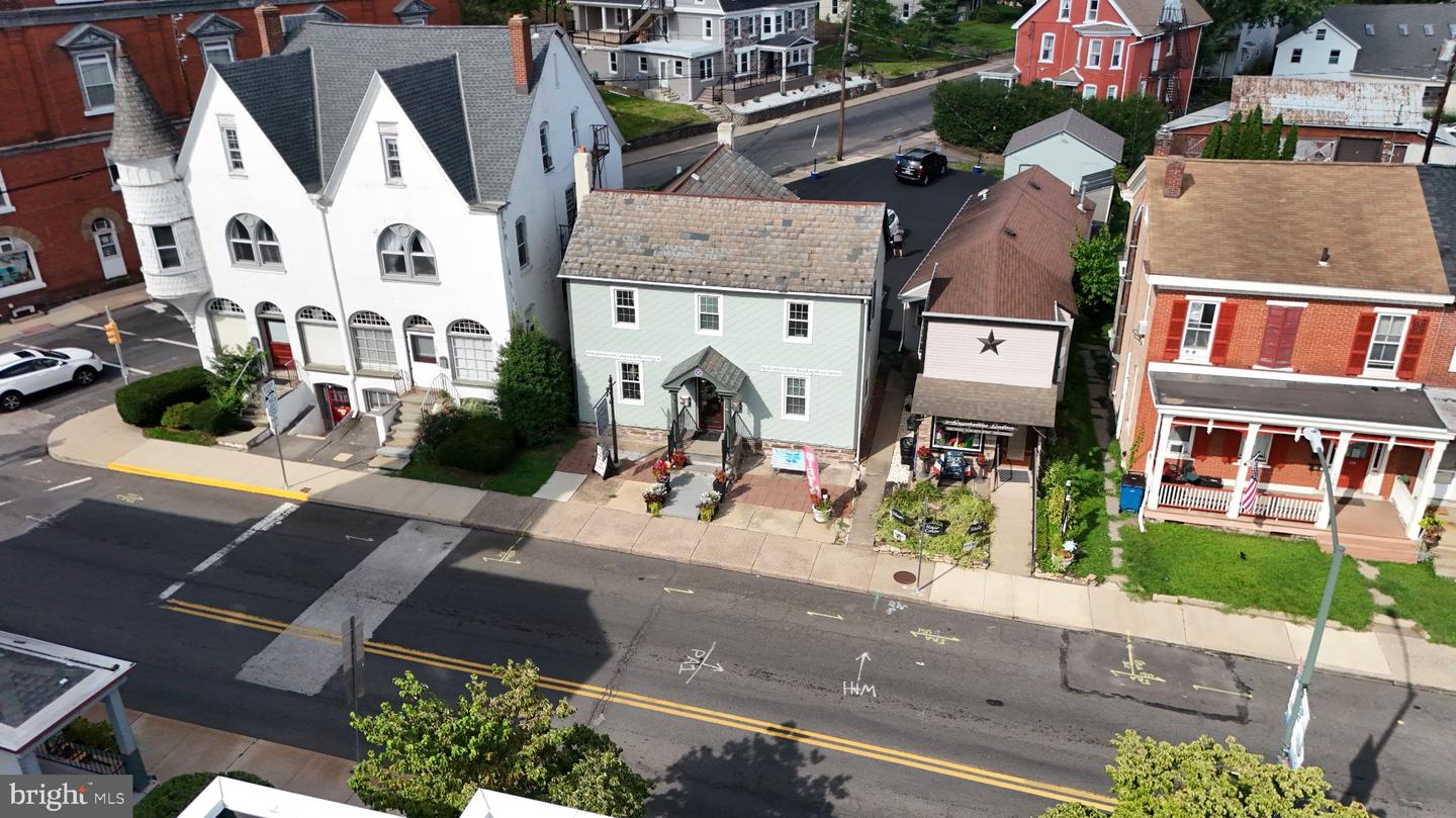 135 N Main St #b Property Photo 1
