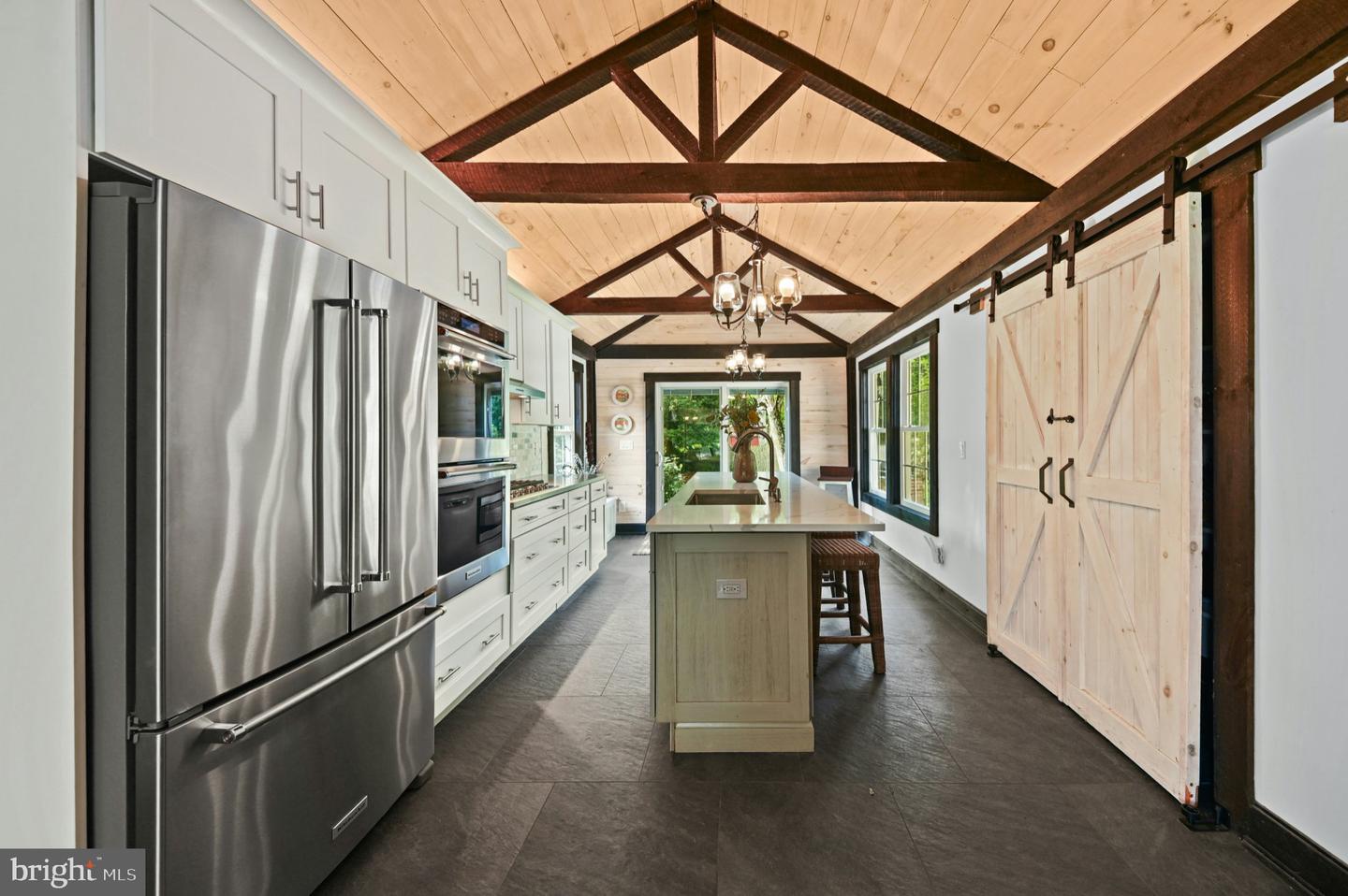 1442 River Rd Property Photo 10