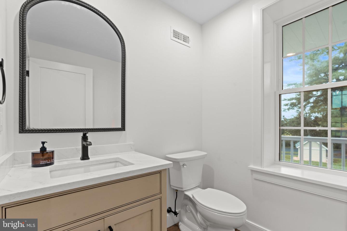 1121 Deer Run Rd Property Photo 6
