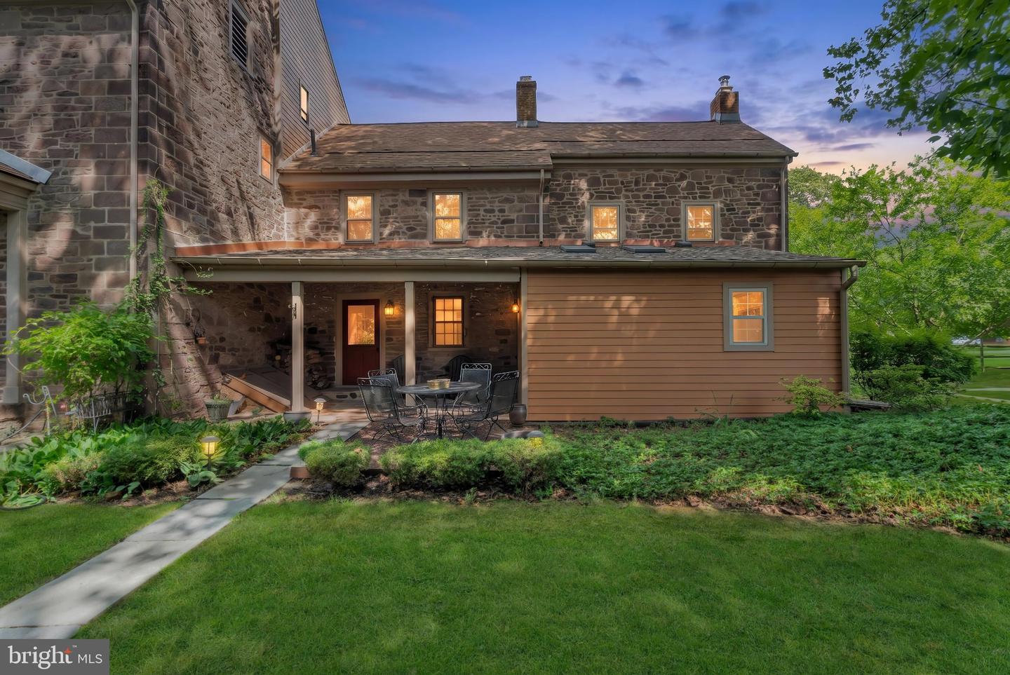 4 Leedom Pl Property Photo 2
