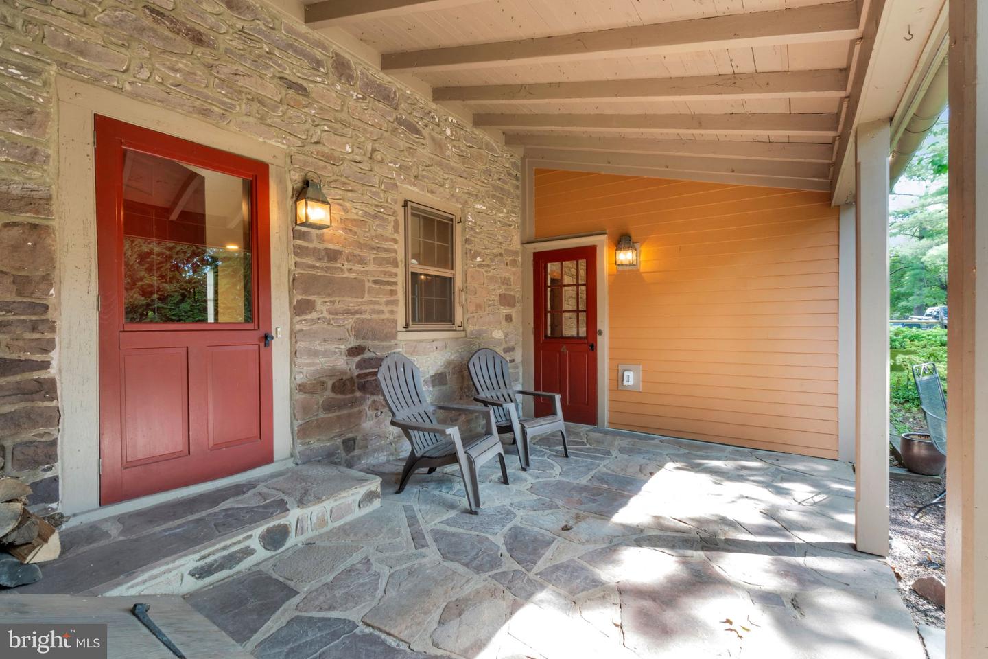 4 Leedom Pl Property Photo 4