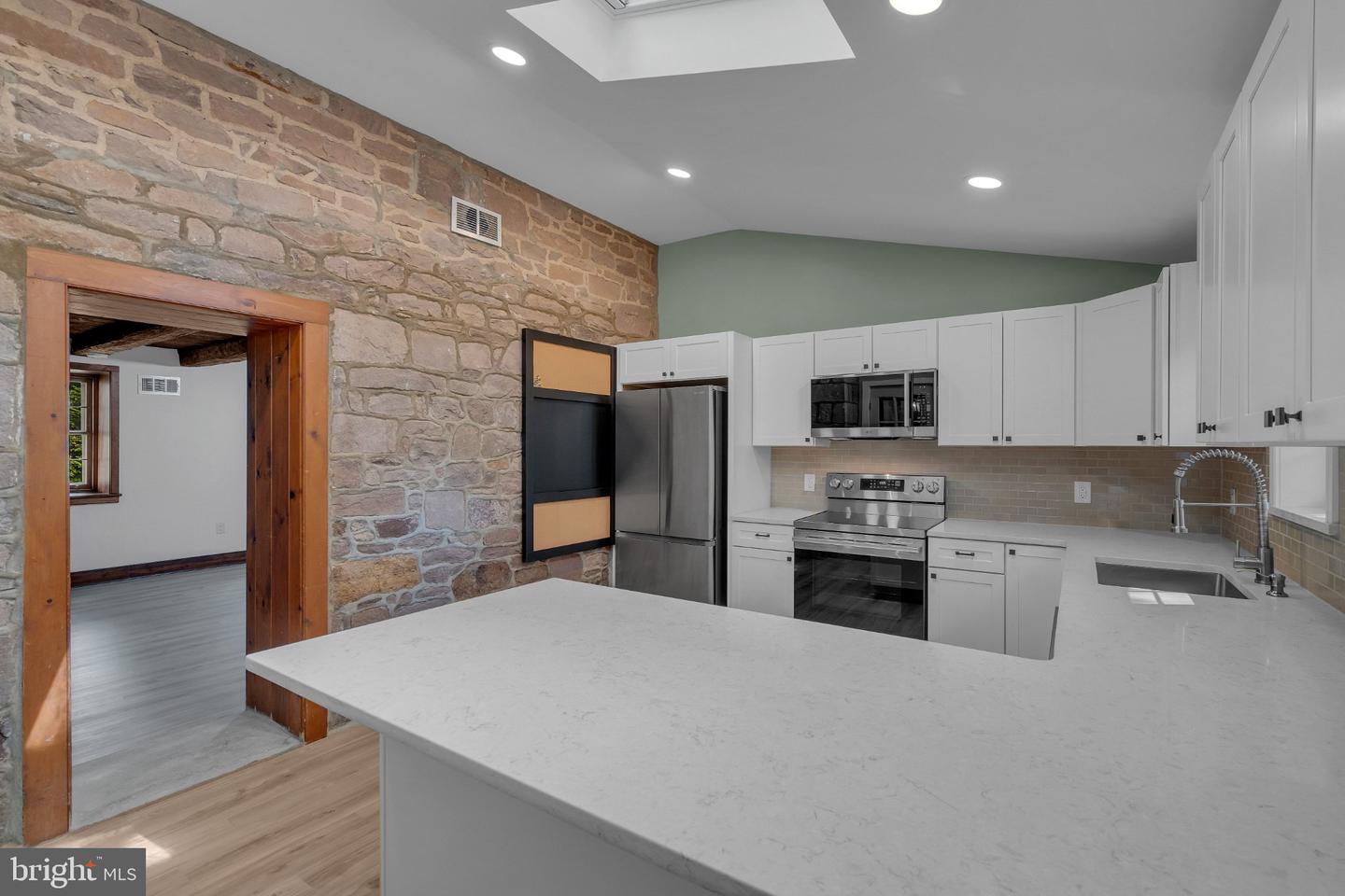4 Leedom Pl Property Photo 10
