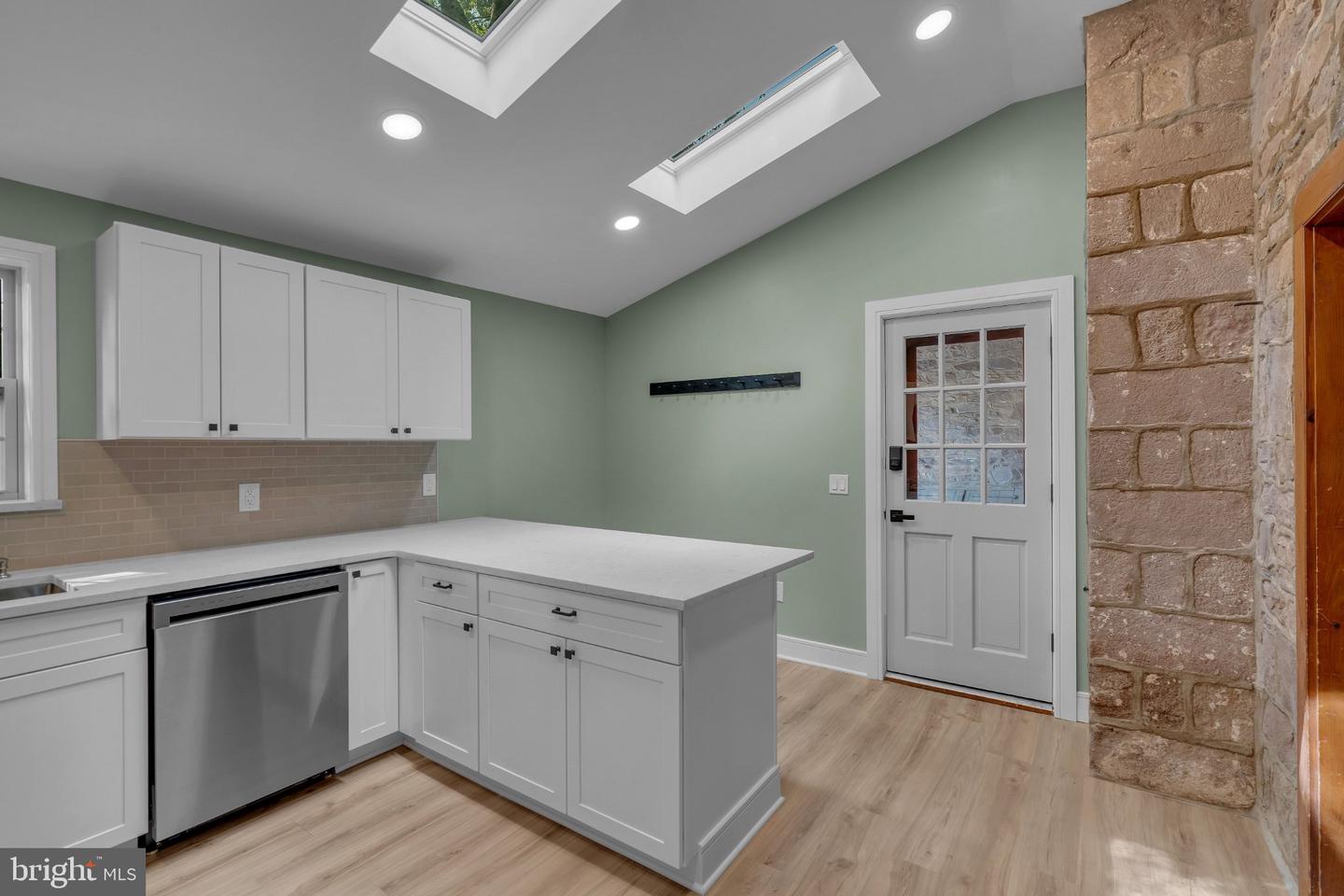 4 Leedom Pl Property Photo 11
