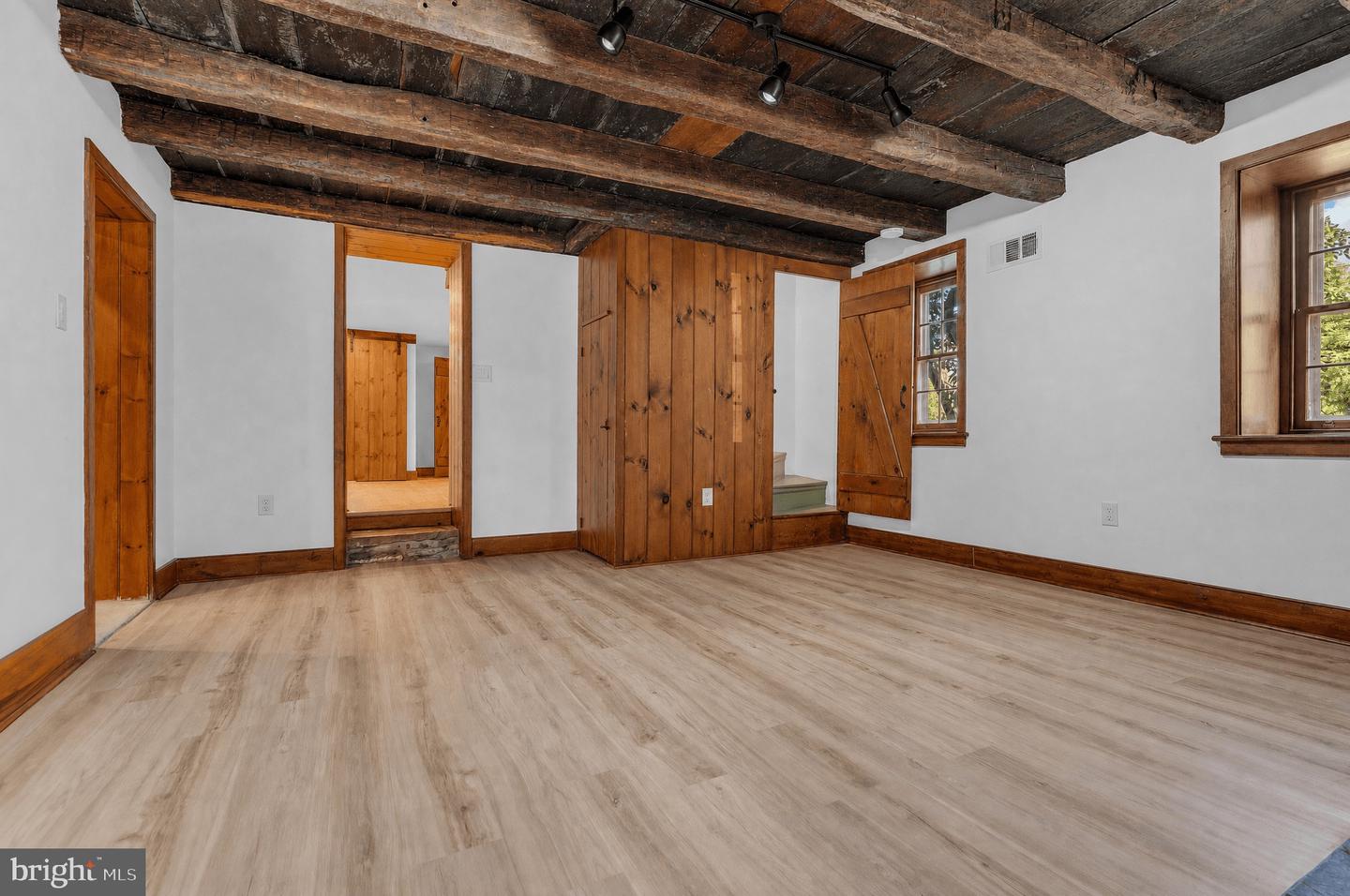 4 Leedom Pl Property Photo 13