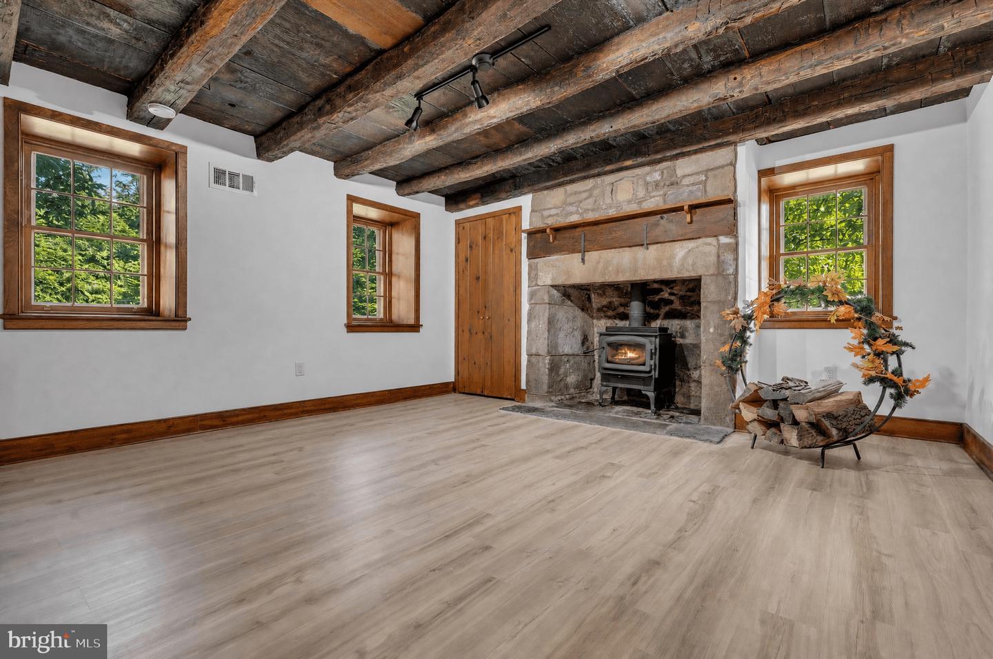 4 Leedom Pl Property Photo 14