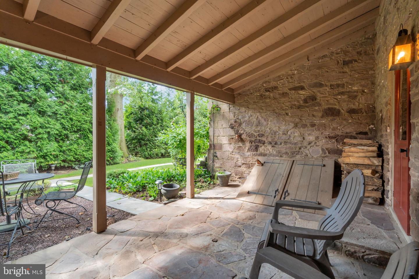 4 Leedom Pl Property Photo 22