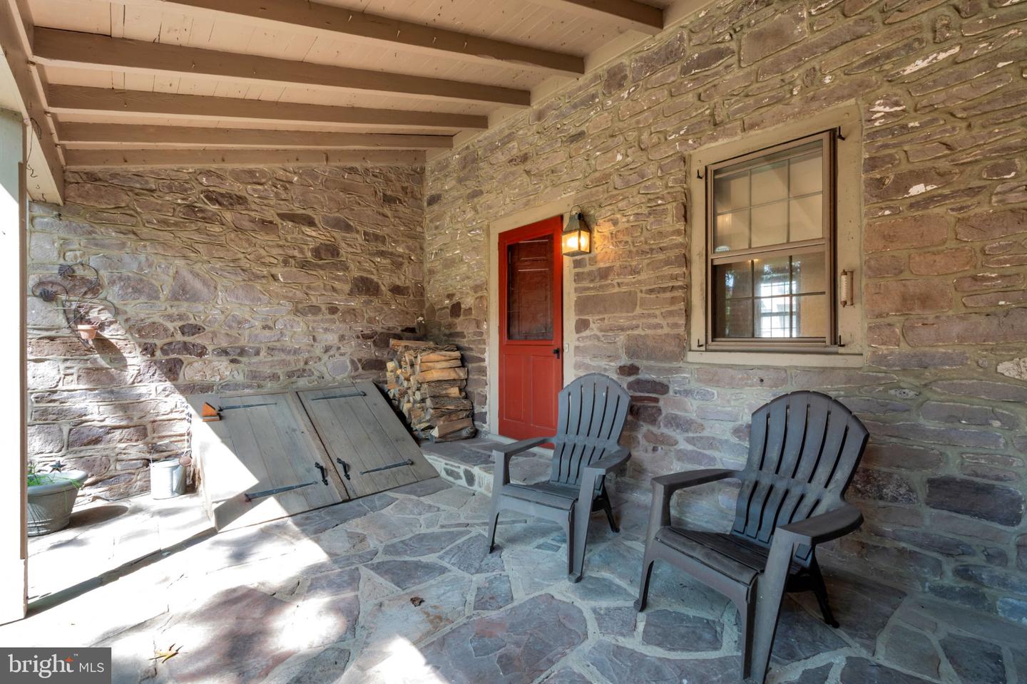 4 Leedom Pl Property Photo 23