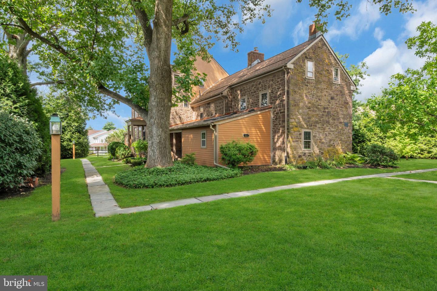 4 Leedom Pl Property Photo 24
