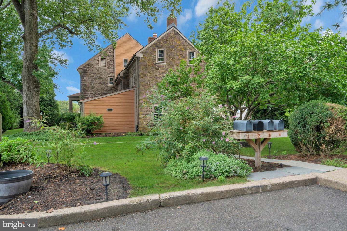 4 Leedom Pl Property Photo 25
