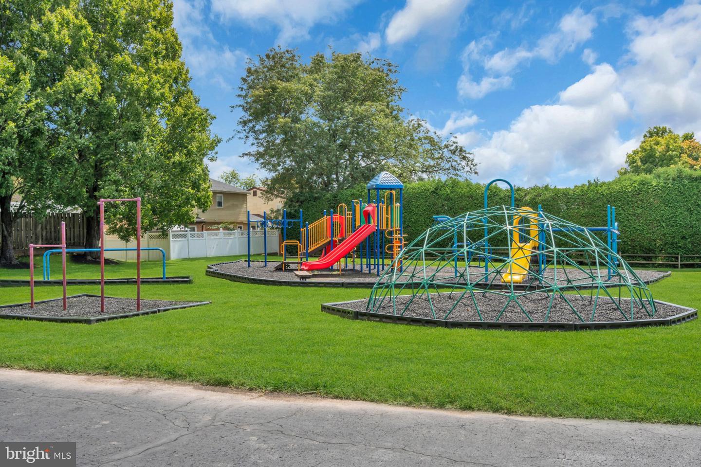 4 Leedom Pl Property Photo 28