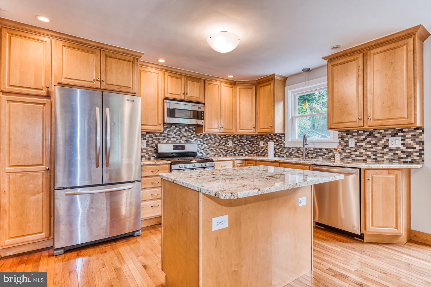PABU2130604 Property Photo 2