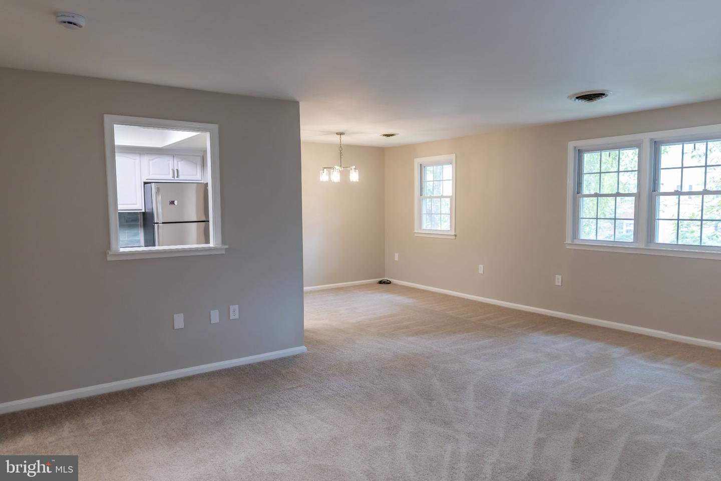 1108 Yardley Cmns Property Photo 4