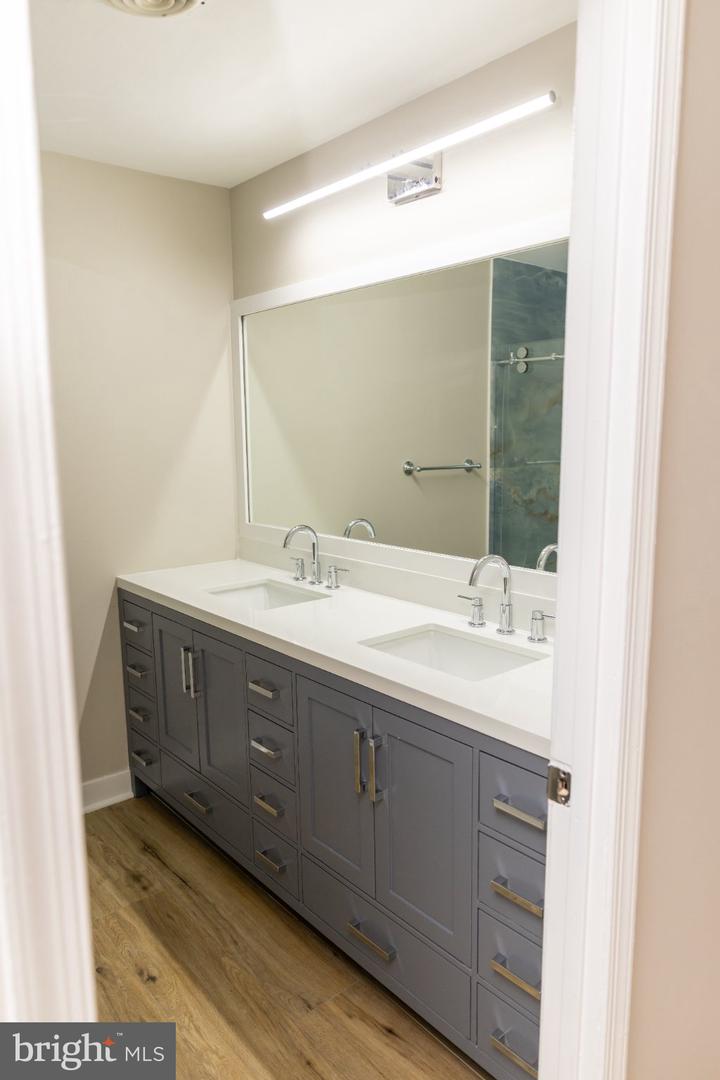 1108 Yardley Cmns Property Photo 11