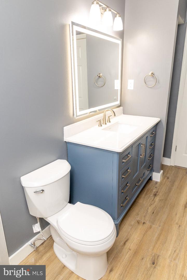 1108 Yardley Cmns Property Photo 16