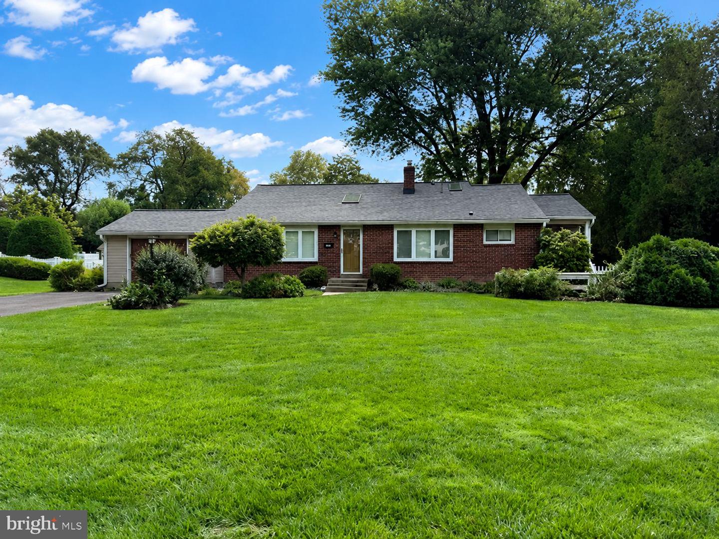 350 SUMMIT AVE