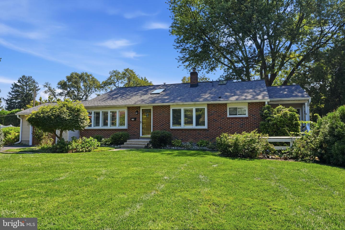 350 SUMMIT AVE