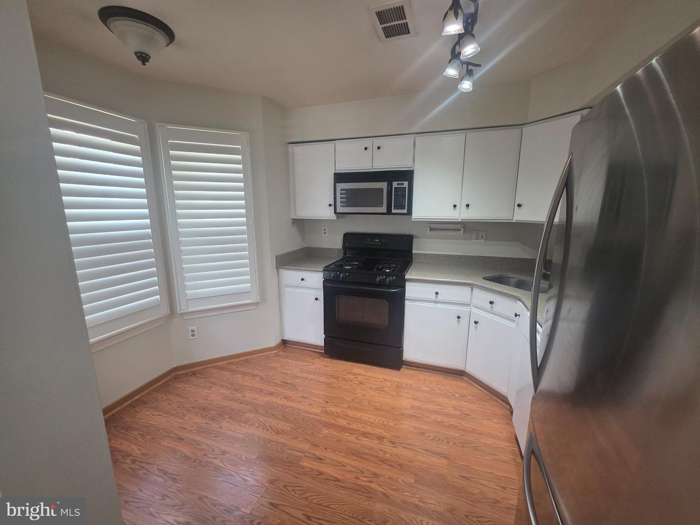 3011 Hopkins Ct Property Photo 5