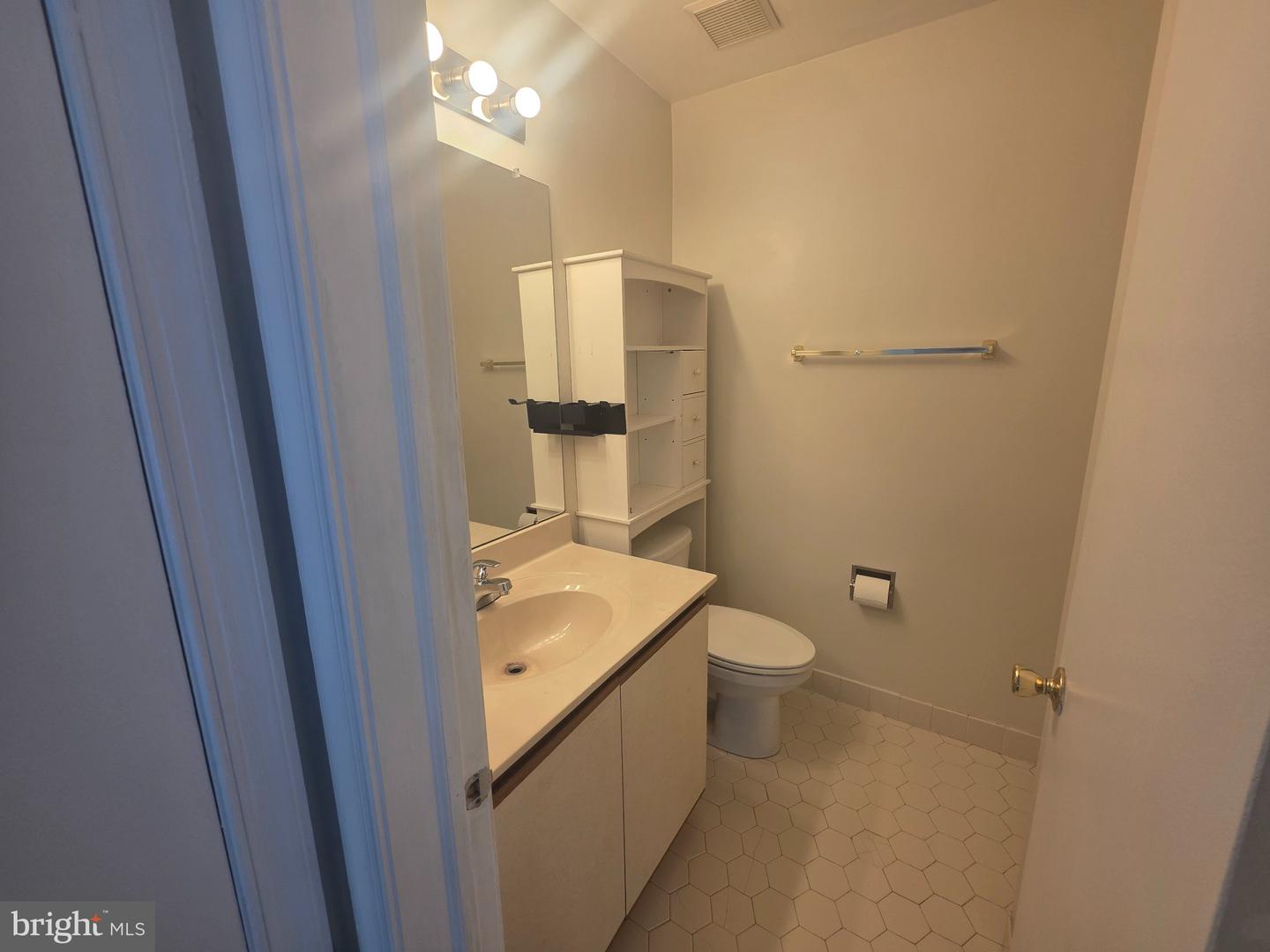 3011 Hopkins Ct Property Photo 9