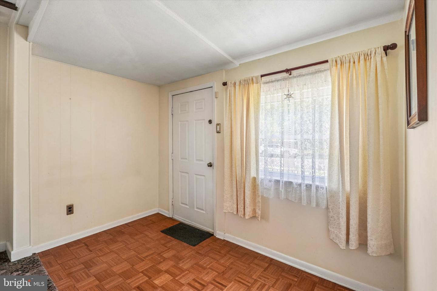 312 Elm St Property Photo 28