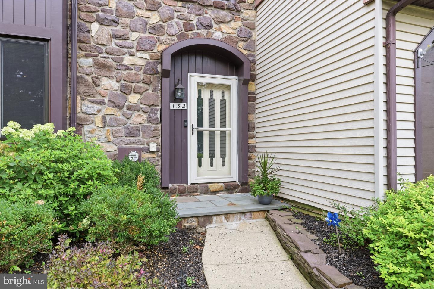 132 Windham Ct Property Photo 2