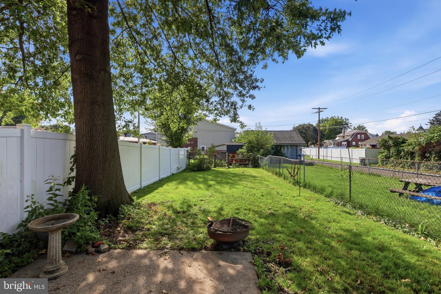228 N Ambler St Property Photo 22