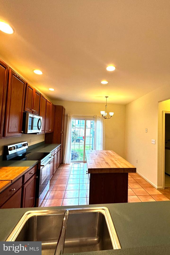 92 Dispatch Dr Property Photo 6