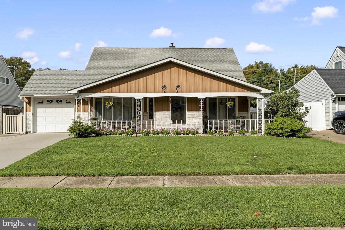 189 Kenwood Dr S Property Photo 1