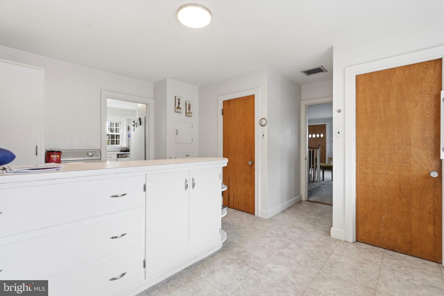 421 Park Ave Property Photo 25