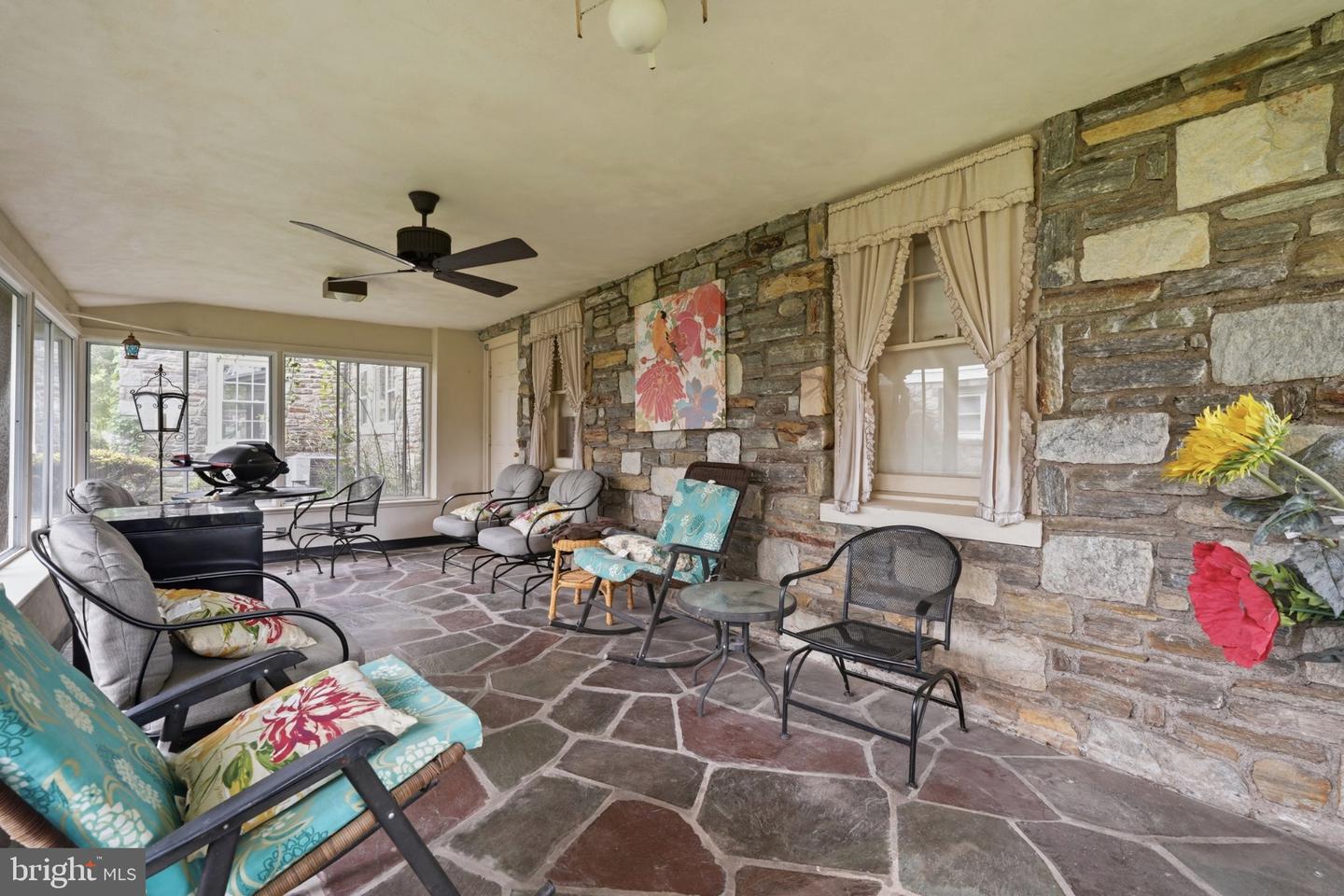 421 Park Ave Property Photo 35