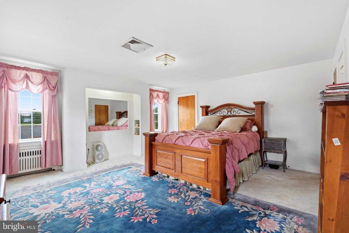 421 Park Ave Property Photo 37