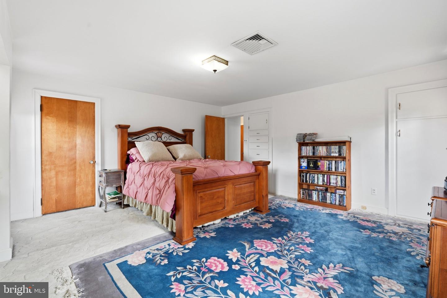 421 Park Ave Property Photo 39