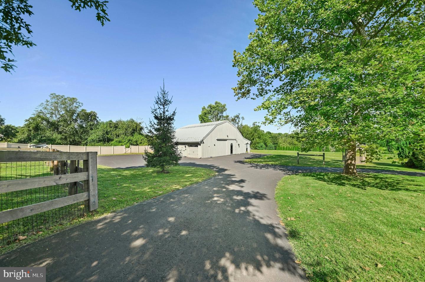 4384 Lehnenberg Rd Property Photo 4