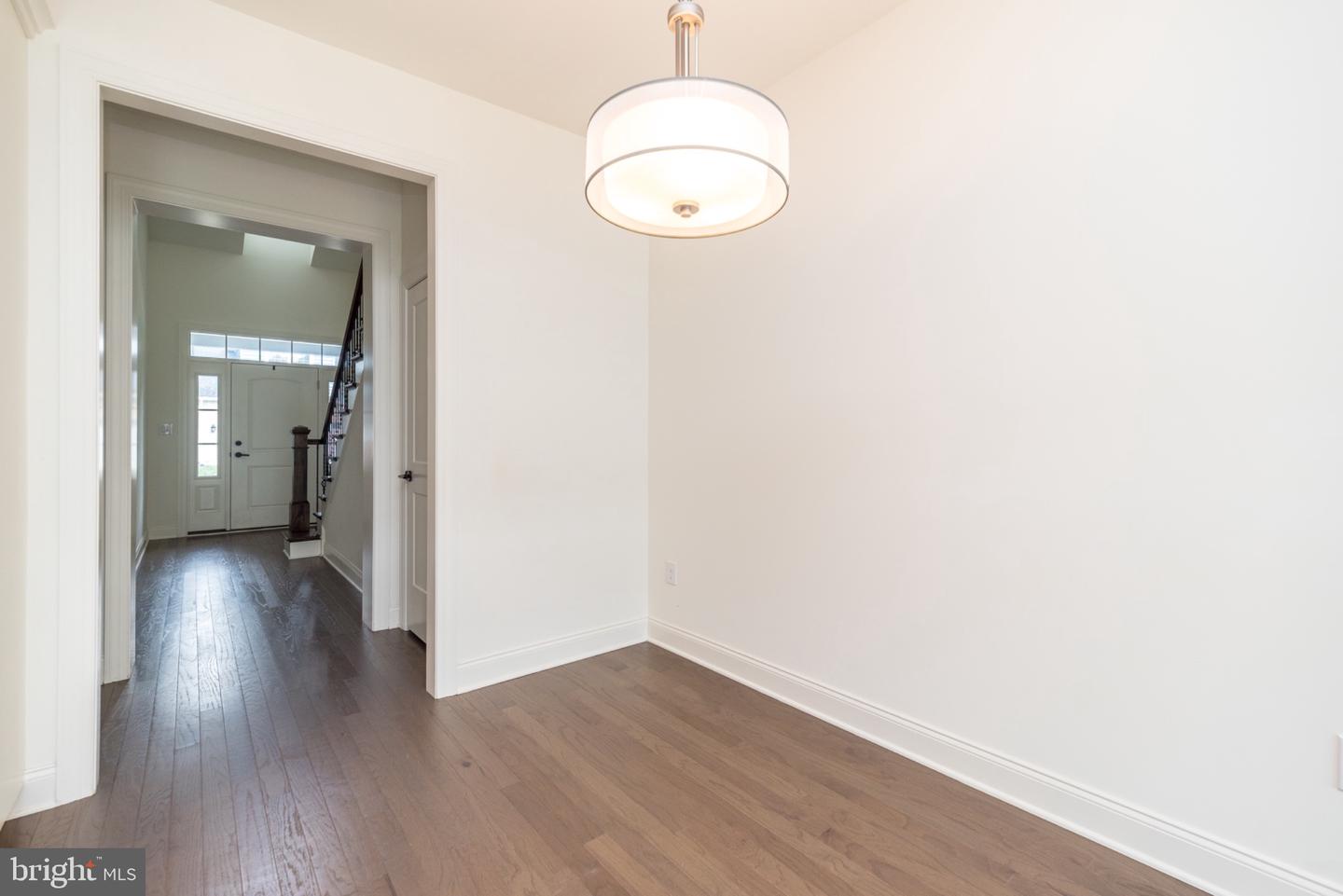 909 Holden Property Photo 5