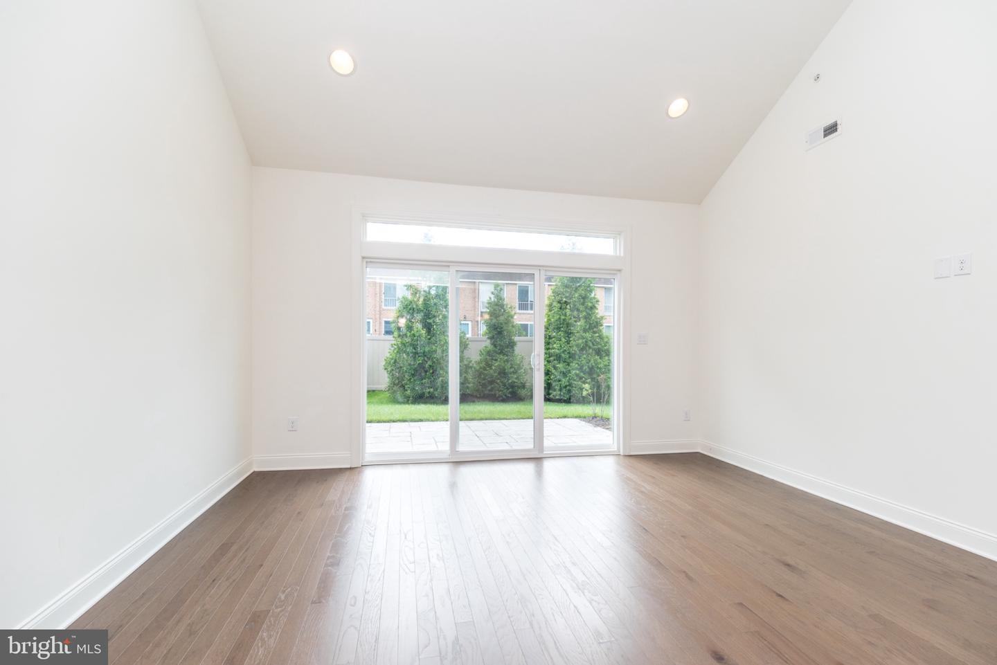 909 Holden Property Photo 10