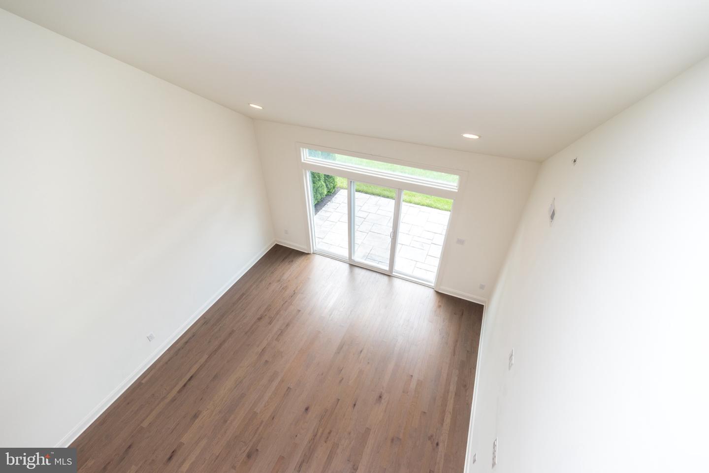 909 Holden Property Photo 34