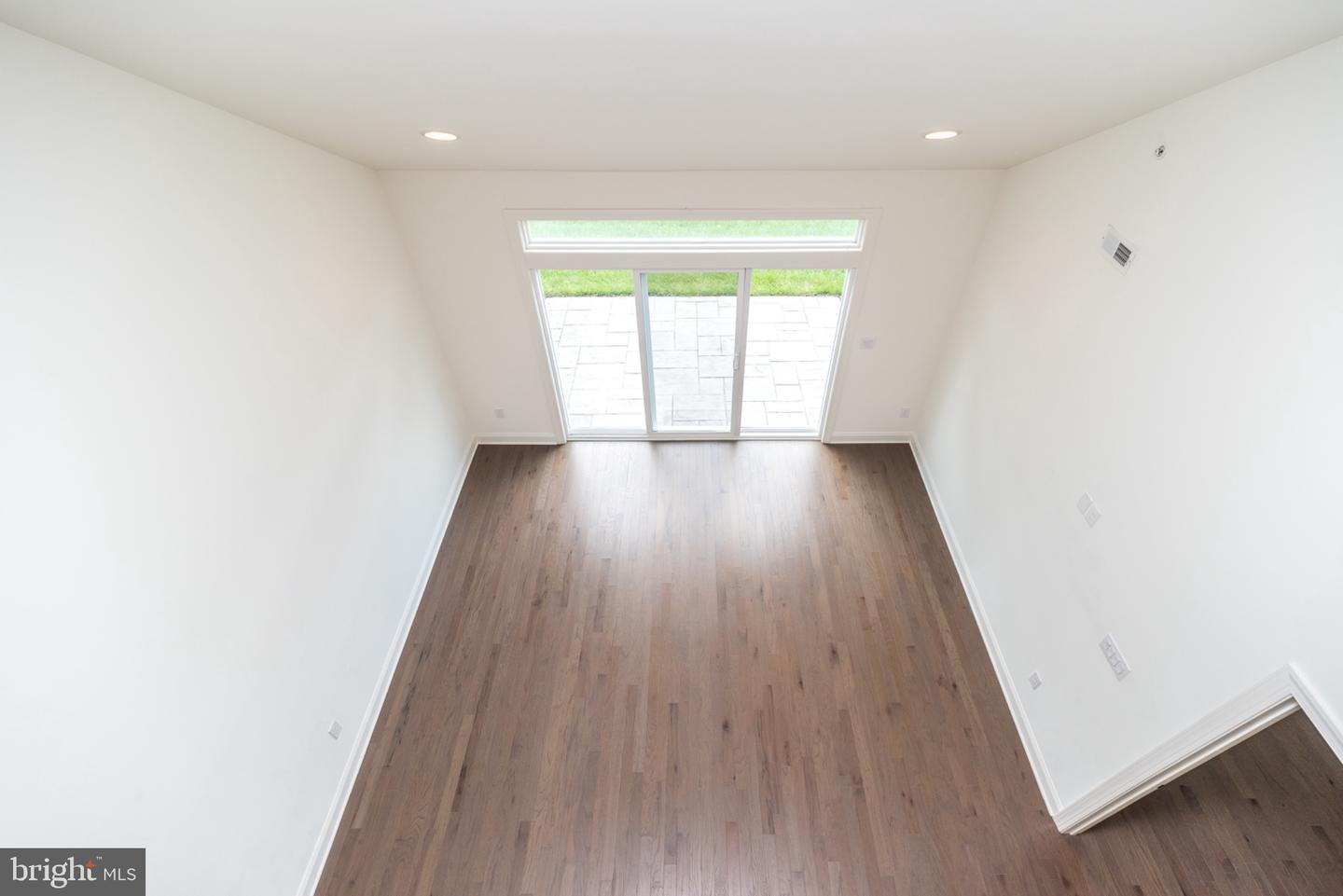 909 Holden Property Photo 35