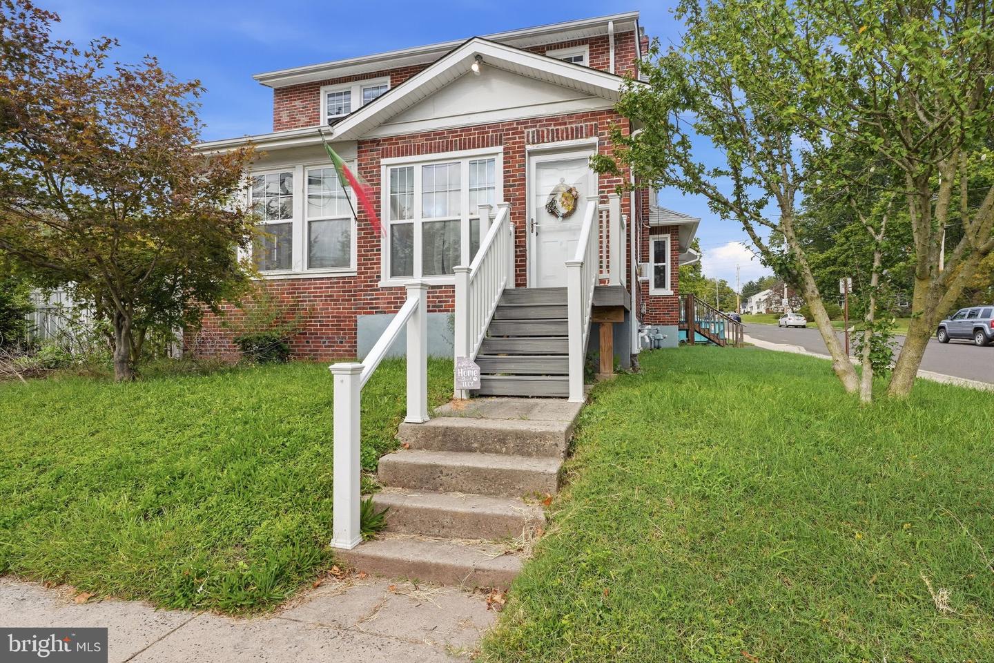 411 E Walnut St Property Photo 1