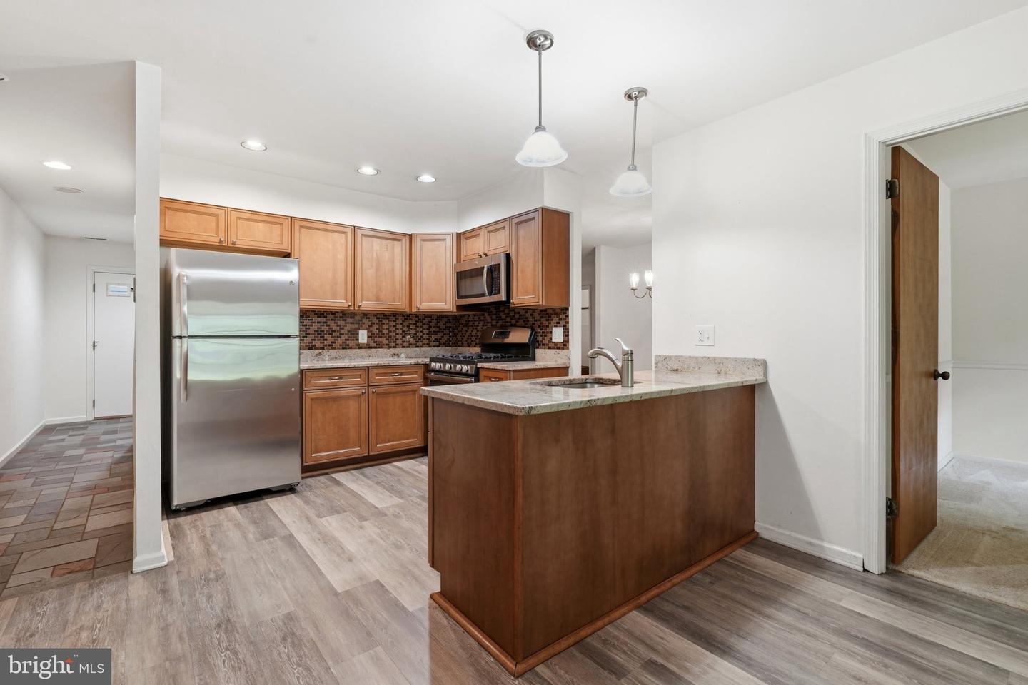 300 New Rd Property Photo 13