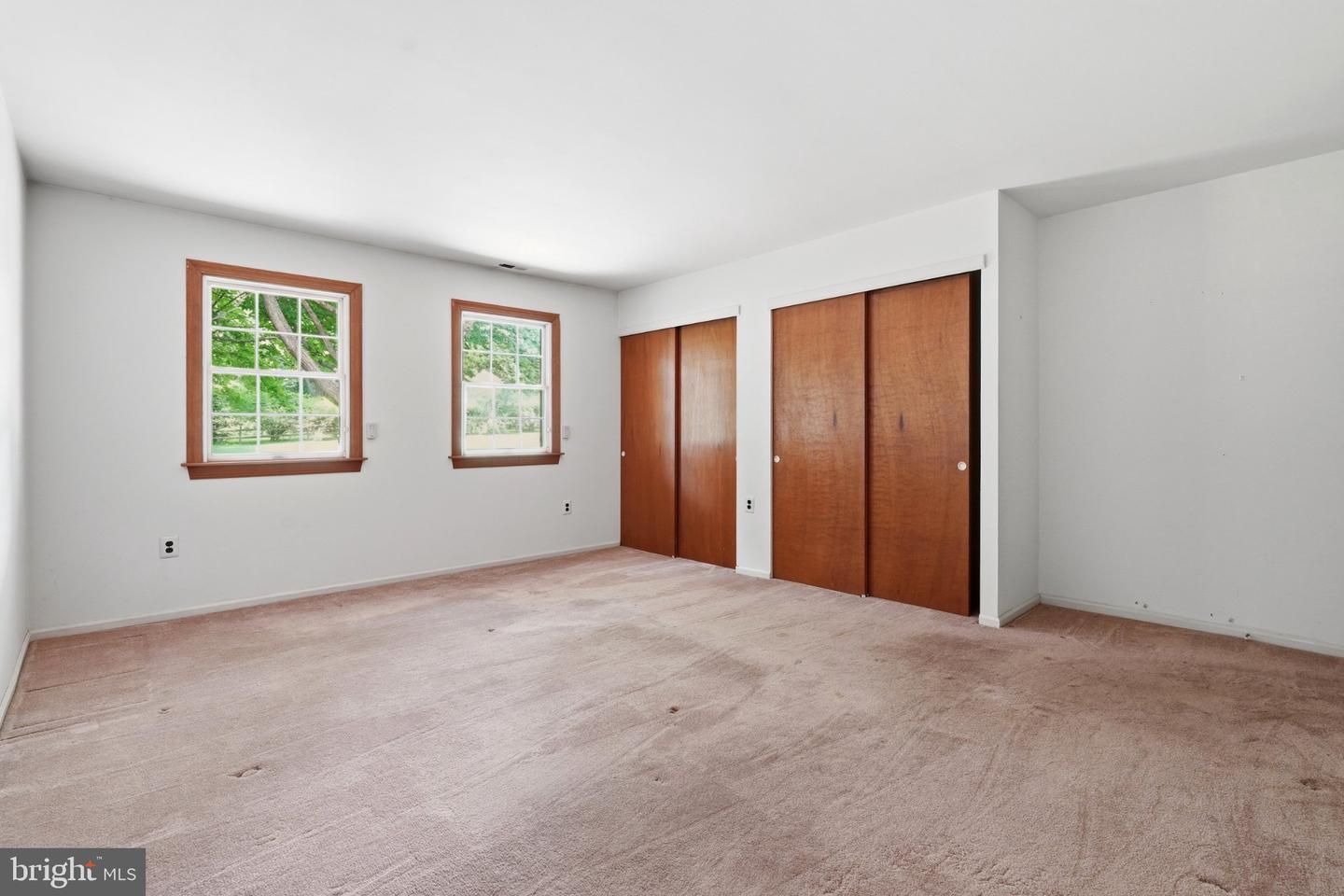 300 New Rd Property Photo 24