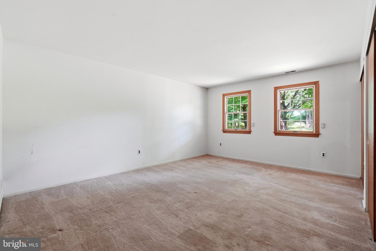 300 New Rd Property Photo 25