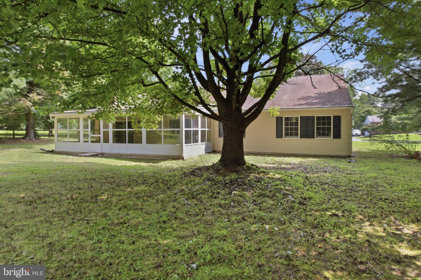300 New Rd Property Photo 39