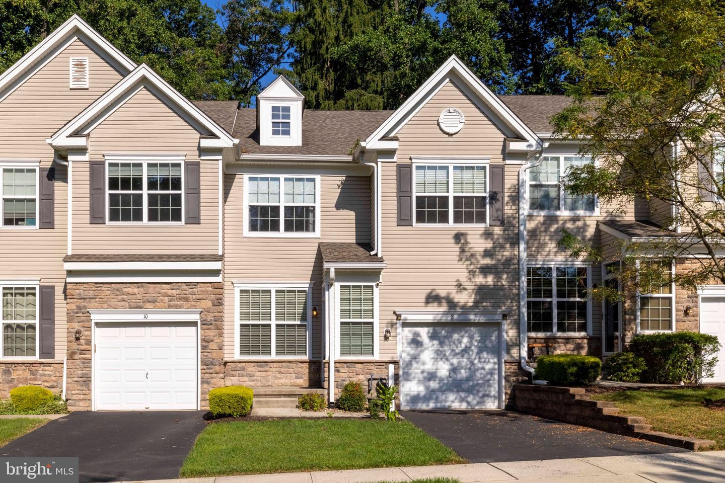 8 Jamies Ct Property Photo 1